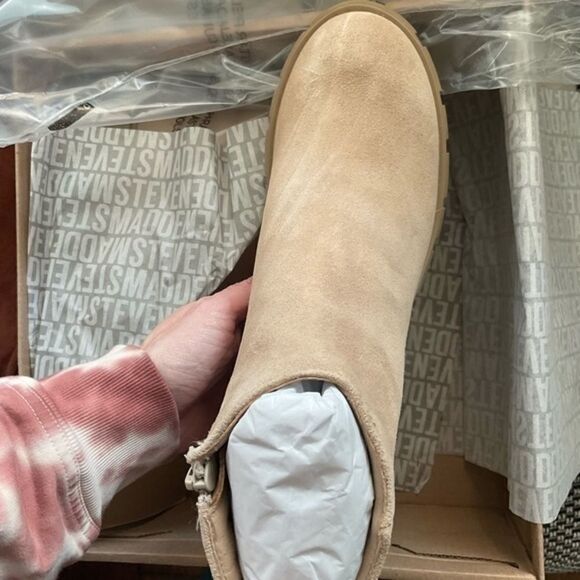 NIB Steve Madden Sand Suede Haywire Ankle Boot - Picture 3 of 6